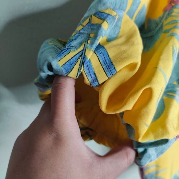 Milk & Honey Bubble Sleeve Tropical Print Crop Top - Picture 6 of 11